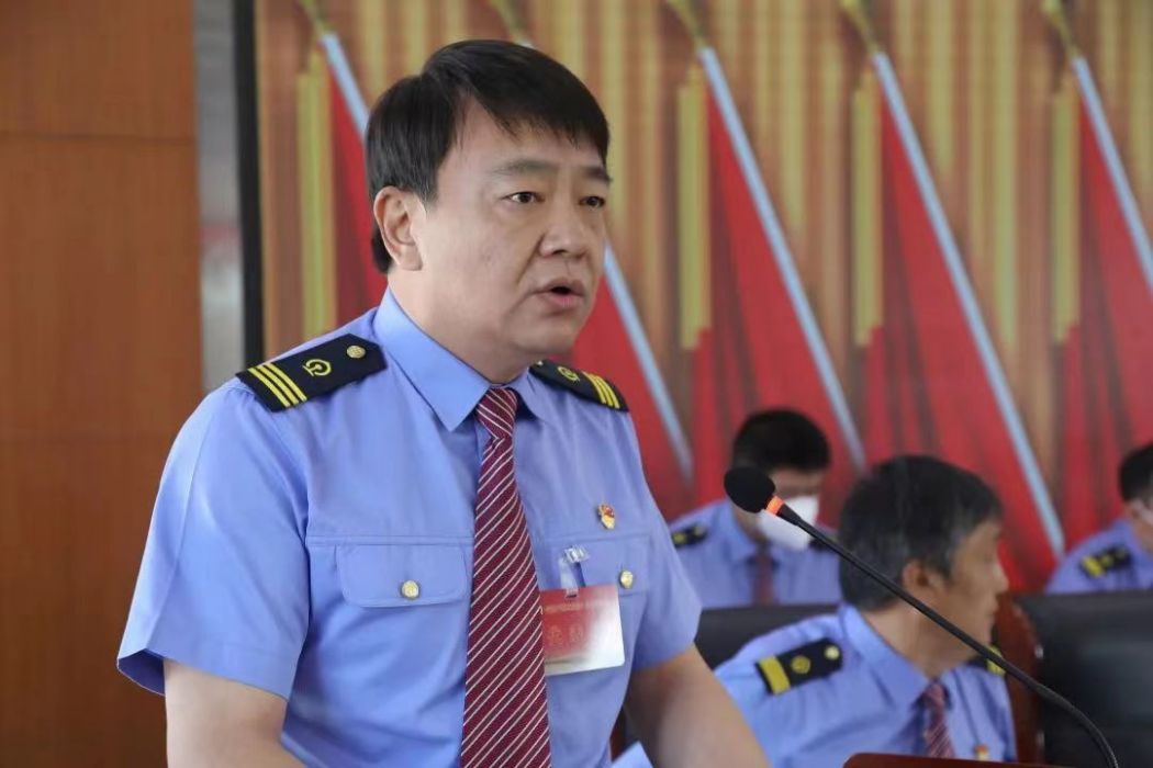 王朝輝(中國鐵路北京局集團有限公司北京客運段段長) 王朝輝(中國鐵路北京局集團有限公司北京客運段段長)