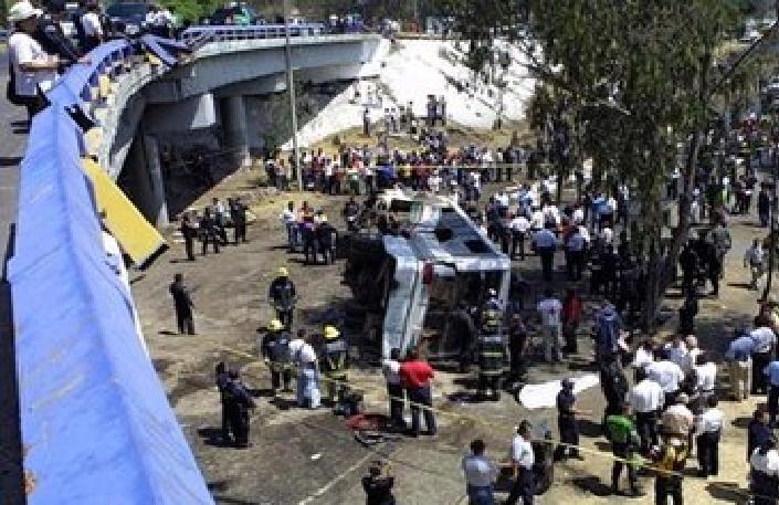 12·27墨西哥客車墜橋事故
