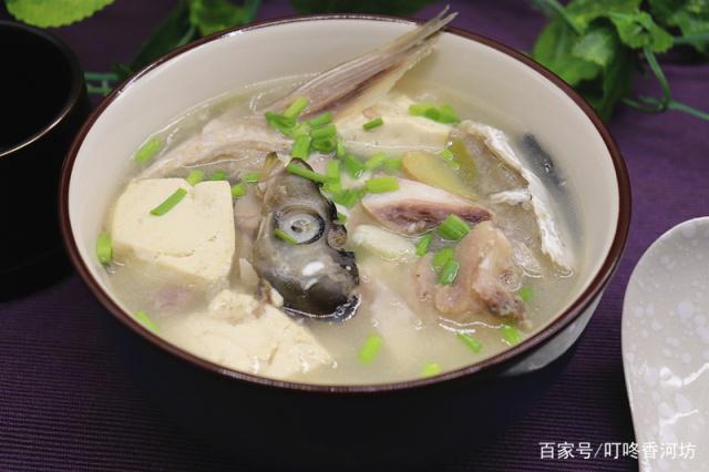 大蒜魚頭豆腐湯