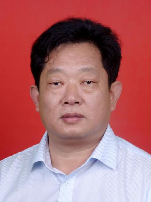 袁欣(江西省九江市都昌縣人力資源和社會保障局原局長) 袁欣(江西省九江市都昌縣人力資源和社會保障局原局長)
