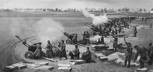 施勞弗高地中，蘇軍炮轟德軍。