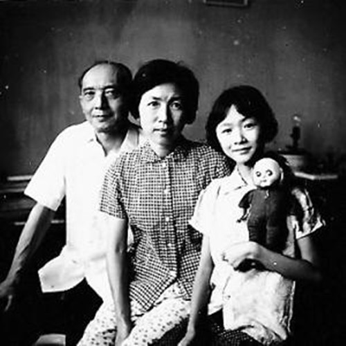 陳鯉庭夫婦與女兒