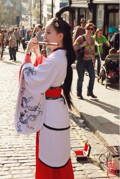 中國漢族姑娘穿漢服在英國倫敦宣傳漢服