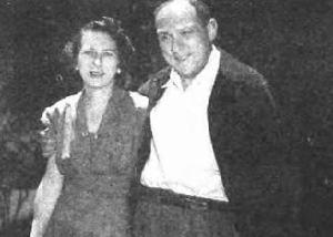 羅伊·紐伯格與妻子在一起