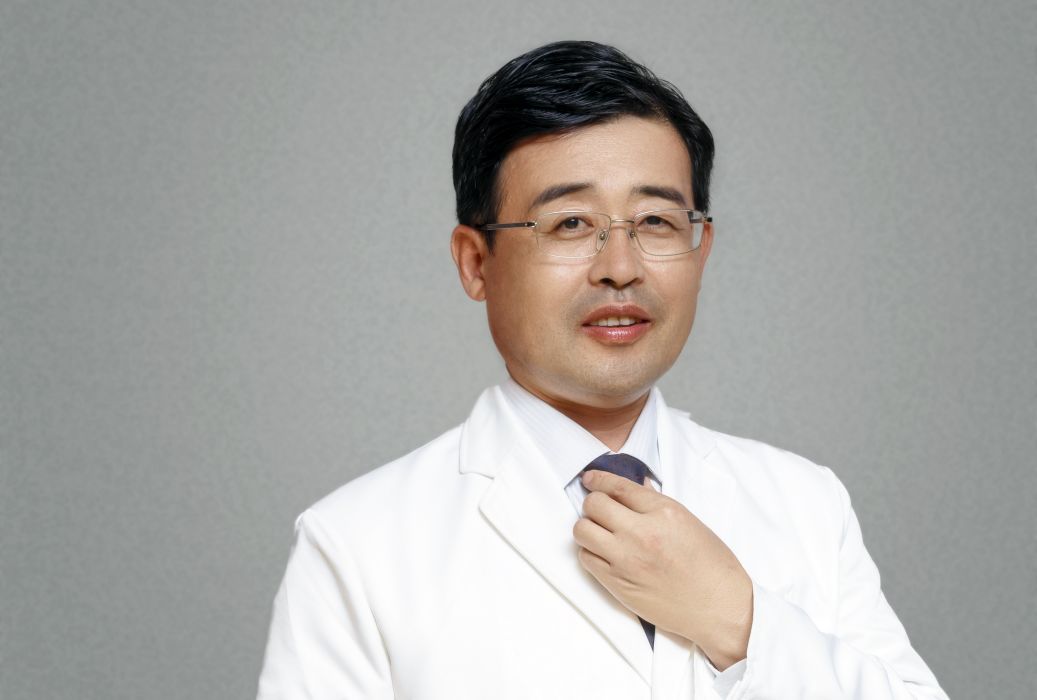 李棟(愛爾眼科·朝陽地區總醫療院長) 李棟(愛爾眼科·朝陽地區總醫療院長)
