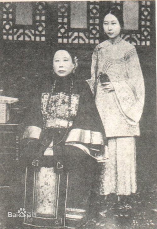李菊耦（右）與母親趙小蓮（左）的合影