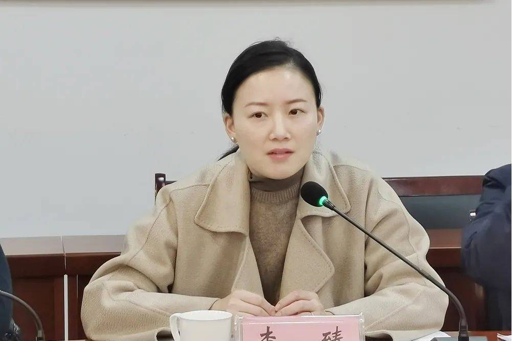 李臻(江蘇省蘇州市吳中區人民政府副區長) 李臻(江蘇省蘇州市吳中區人民政府副區長)