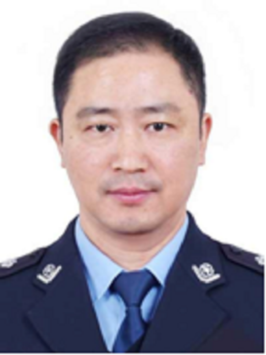 楊衛星(安徽省懷寧縣公安局黨委委員、副局長、二級警長) 楊衛星(安徽省懷寧縣公安局黨委委員、副局長、二級警長)