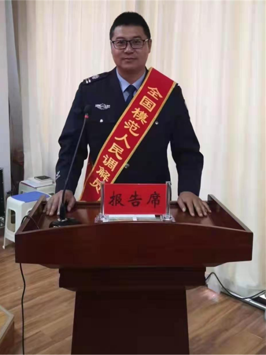 劉貴(武威市古浪縣大靖鎮人民調解委員會調解員) 劉貴(武威市古浪縣大靖鎮人民調解委員會調解員)