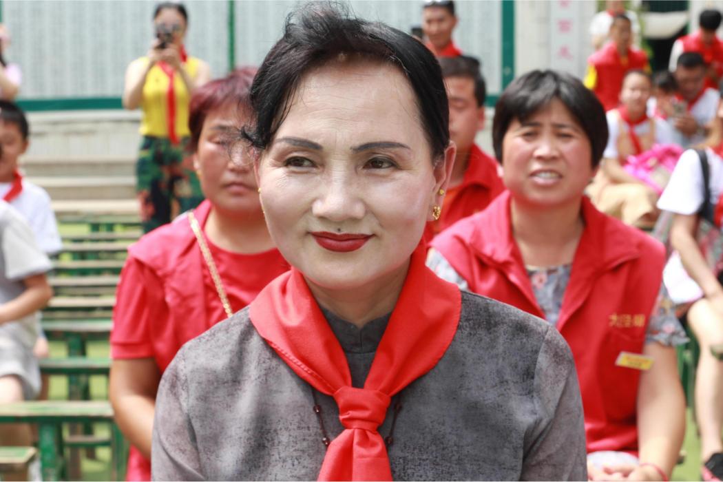 邱華(陝西省慈善協會愛心大姐志願者服務隊隊長) 邱華(陝西省慈善協會愛心大姐志願者服務隊隊長)