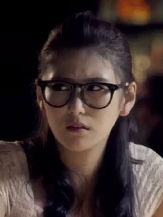 文婷婷(《一又二分之一的夏天》中的角色,由高瓏珂飾演) 文婷婷(《一又二分之一的夏天》中的角色,由高瓏珂飾演)