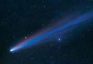 從地球附近飛過的百武彗星