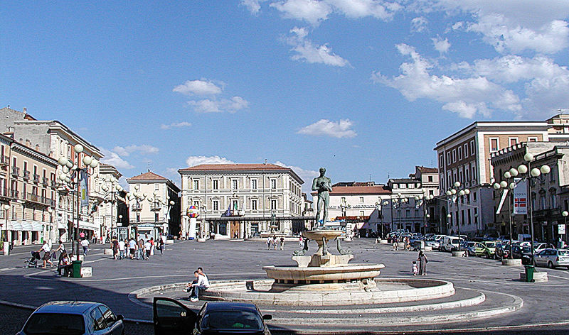 拉奎拉Duomo廣場