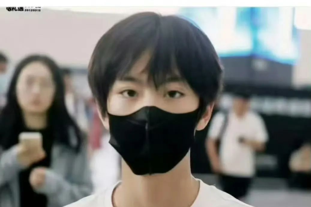 李煜東(中國男藝人,TF家族四代成員) 李煜東(中國男藝人,TF家族四代成員)