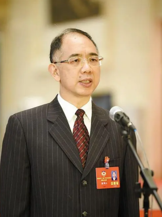 陳華江(廣東省政協委員、廣東省檔案局(館)局(館)長) 陳華江(廣東省政協委員、廣東省檔案局(館)局(館)長)