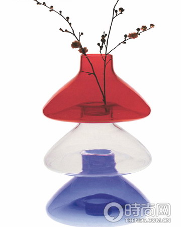 1979 年設計的玻璃花瓶