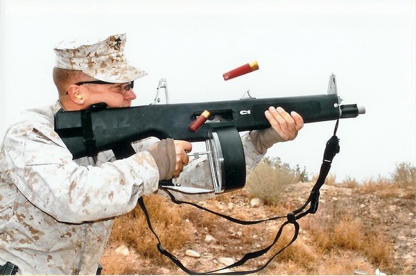 艾奇遜AA-12自動霰彈槍