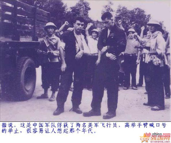 中國軍隊俘獲美軍飛行員