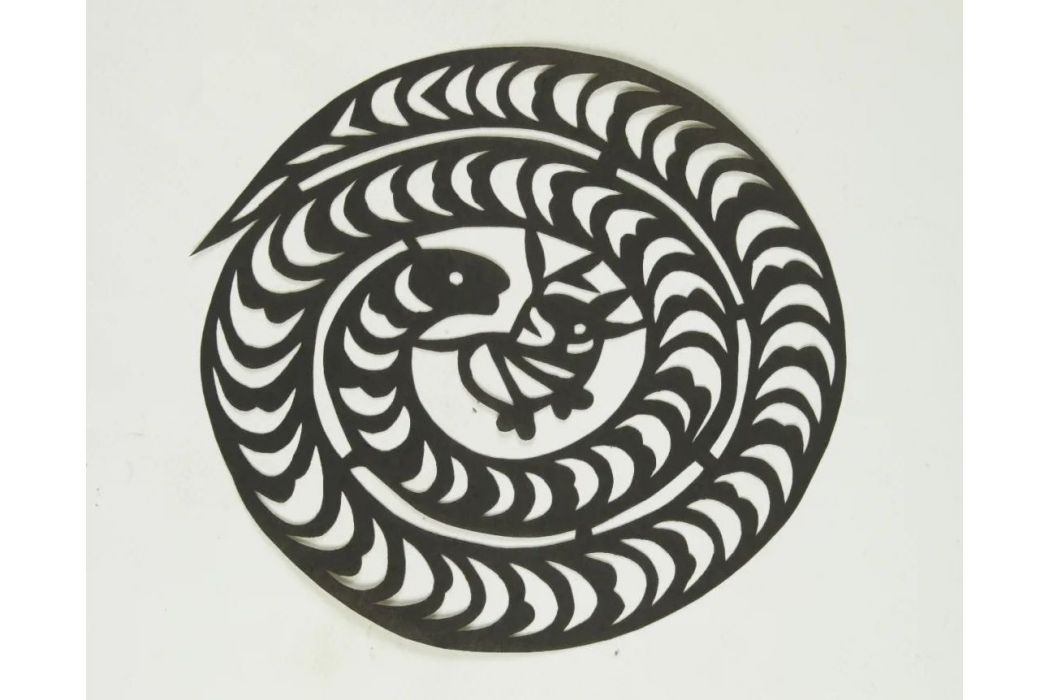蛇盤兔(胡鳳蓮創作的剪紙作品) 蛇盤兔(胡鳳蓮創作的剪紙作品)