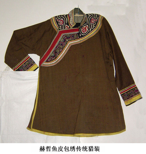 赫哲魚皮包繡傳統獵裝