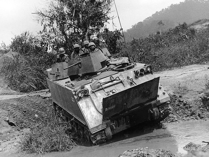 M113在越南戰爭中增加車上機槍防盾