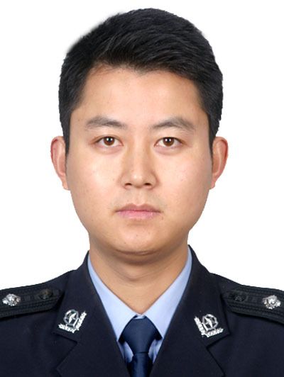 何江(遂寧市公安局安居區分局黨委委員、副局長) 何江(遂寧市公安局安居區分局黨委委員、副局長)