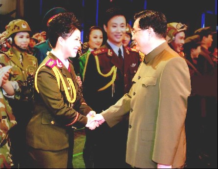 於麗娜和胡錦濤主席握手瞬間