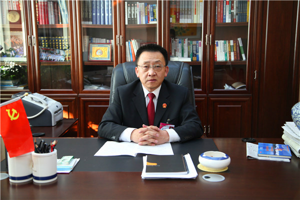 高原(青海海南藏族自治州中級人民法院院長)