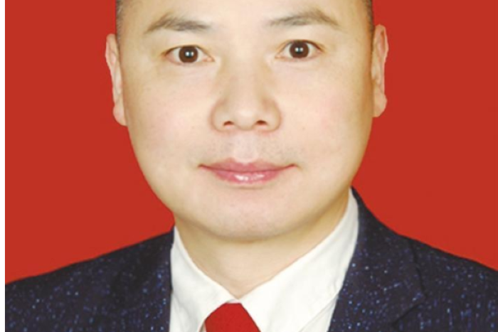 李鑫(西安市碑林區阿鑫美容美髮會所總經理兼技術) 李鑫(西安市碑林區阿鑫美容美髮會所總經理兼技術)