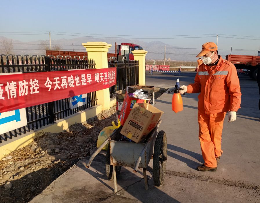 張峰(寧夏公路管理中心黃羊灘公路養護站職工) 張峰(寧夏公路管理中心黃羊灘公路養護站職工)