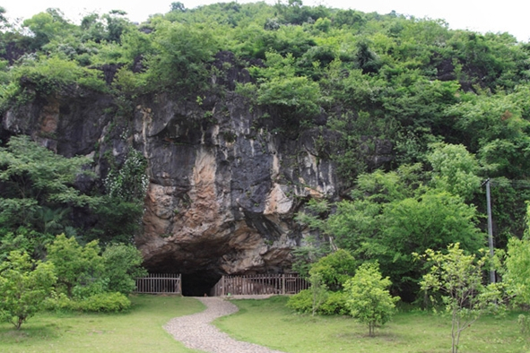 壽山(長白山系吉林哈達嶺下的山脈) 壽山(長白山系吉林哈達嶺下的山脈)