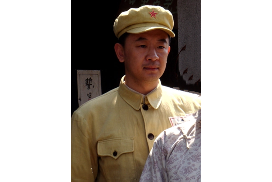 石岩(反特題材劇《黑三角》中的角色) 石岩(反特題材劇《黑三角》中的角色)