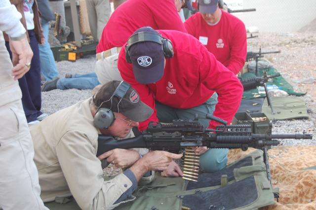 美國海軍特種兵用最新型的M60E4/MK43機槍