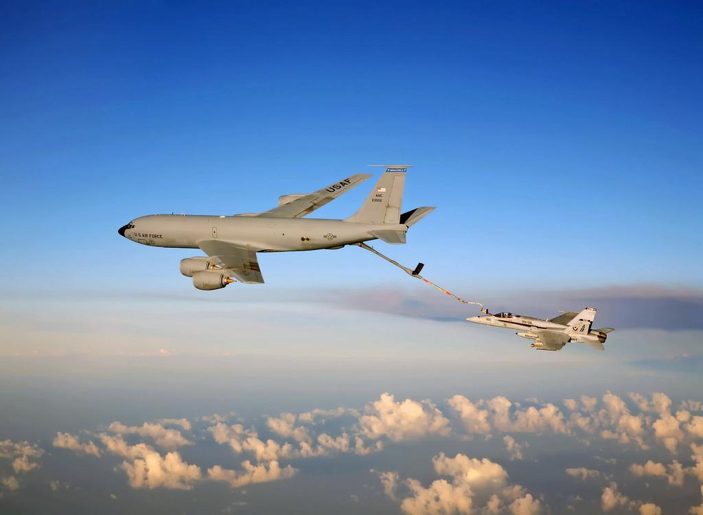 KC-135空中加油機(KC-135)