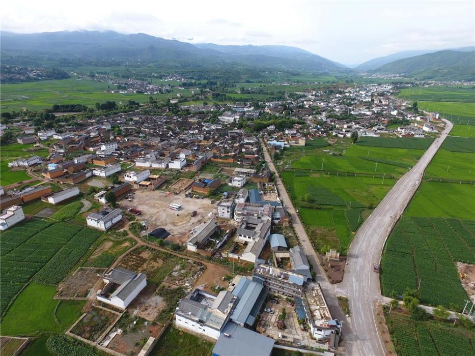 寺登村(雲南省劍川縣沙溪鎮下轄行政村) 寺登村(雲南省劍川縣沙溪鎮下轄行政村)