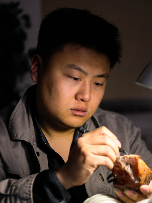 趙玉傑(遼寧省玉雕大師,撫順琥珀雕刻的第六代傳人) 趙玉傑(遼寧省玉雕大師,撫順琥珀雕刻的第六代傳人)