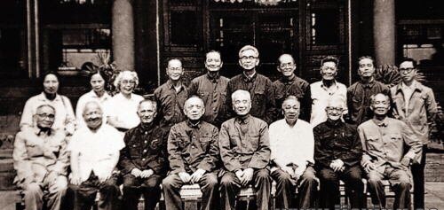 1980年9月13日，在京的秀州中學部分校友與陳省身夫婦合影。