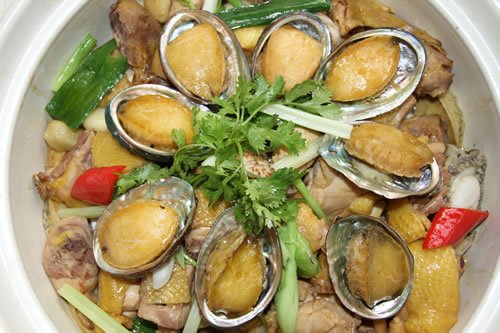 鮑魚煲雞 鮑魚煲雞