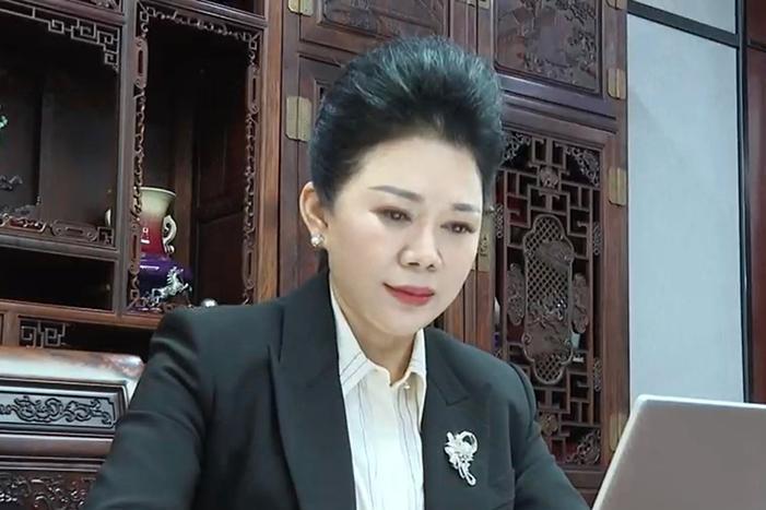 楊英(廣西壯族自治區工商業聯合會副主席、廣西雙英集團股份有限公司董事長) 楊英(廣西壯族自治區工商業聯合會副主席、廣西雙英集團股份有限公司董事長)
