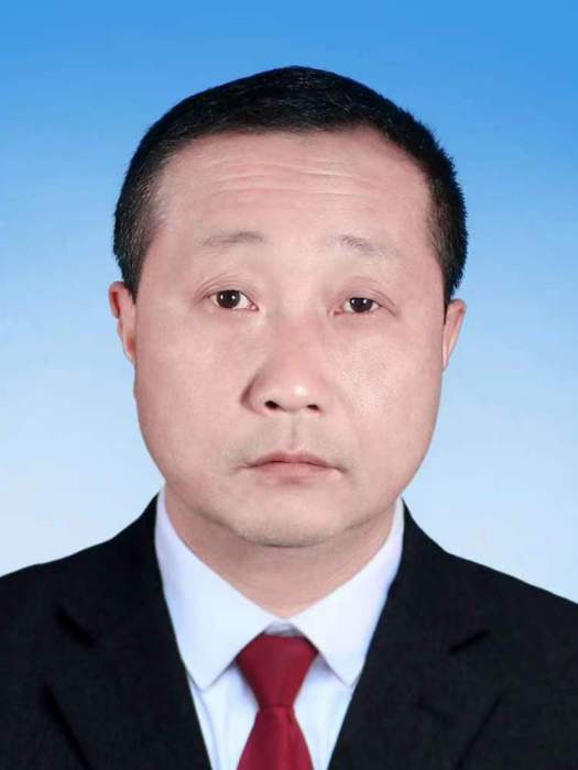 黃世中(湖南省湘西土家族苗族自治州永順縣畜牧水產事務中心黨支部書記、主任) 黃世中(湖南省湘西土家族苗族自治州永順縣畜牧水產事務中心黨支部書記、主任)