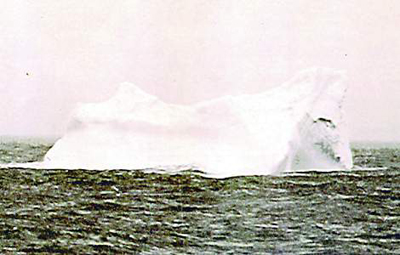 撞沉鐵達尼號的冰山（攝於事後第三天）