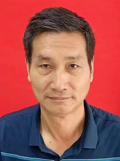 向培春 向培春