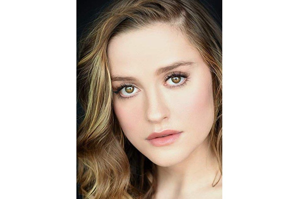 Stephanie Van Dyck Stephanie Van Dyck
