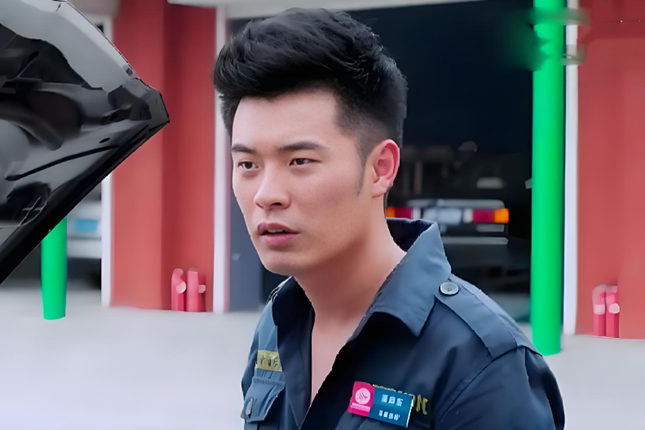 潘向東(輕喜劇《我的冤家住對門》中的角色) 潘向東(輕喜劇《我的冤家住對門》中的角色)
