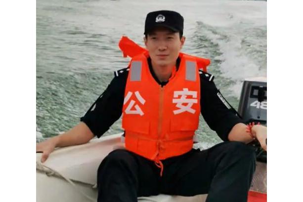 高翔(潮州市公安局特警支隊粵閩公安檢查大隊大隊長) 高翔(潮州市公安局特警支隊粵閩公安檢查大隊大隊長)