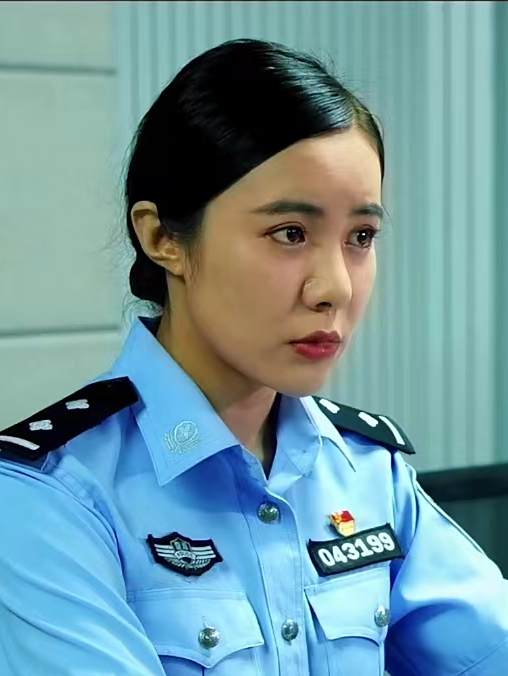 劉曉菲(警匪動作片《掃黑行動之黃金》中的角色) 劉曉菲(警匪動作片《掃黑行動之黃金》中的角色)