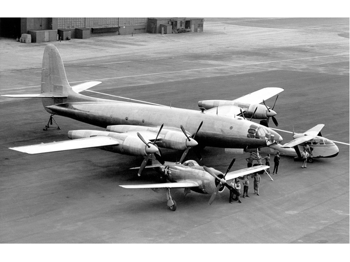 XF-12發動機艙的長度都相當於P-47戰鬥機
