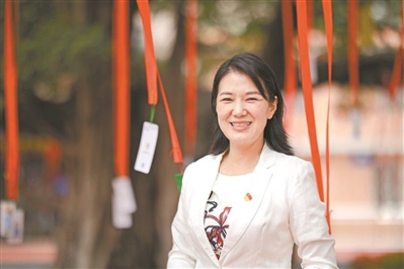 詹雯(廣州市天河區車陂國小黨支部書記、校長) 詹雯(廣州市天河區車陂國小黨支部書記、校長)