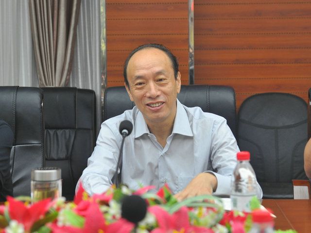 楊新貴(四川文化藝術學院董事會副董事長、院長) 楊新貴(四川文化藝術學院董事會副董事長、院長)