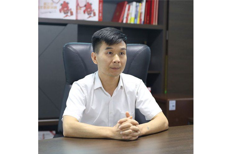 劉曉飛(潛江龍蝦夢商貿集團董事長) 劉曉飛(潛江龍蝦夢商貿集團董事長)